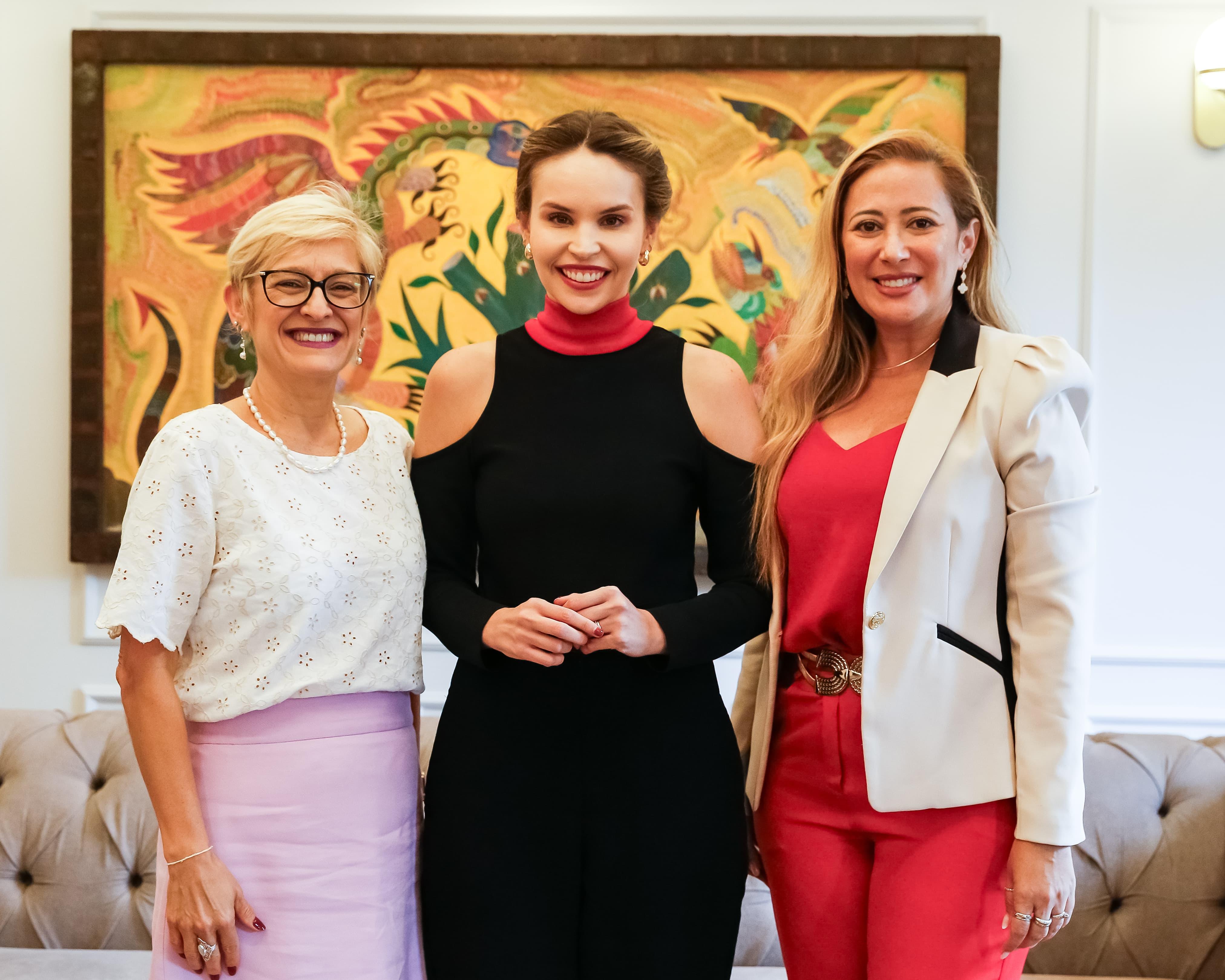 Gabriella Aguiar acompanhada de secretária nacional de Autonomia Econômica e Política de Cuidados, Rosane Silva, que esteve acompanhada da secretária-executiva das Mulheres do Estado, Liliane Araújo